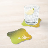 DESSOUS-DE-VERRE EN PAPIER 折鶴と紗綾形紋様(金地に紺青色)のペーパーコースター (En situation)