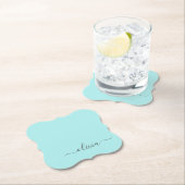 Dessous-de-verre En Papier Aqua Blue Turquoise Moderne Script Girl Monogramme (En situation)