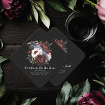 Dessous-de-verre En Papier Aquarelle gothique romantique Corbeau Mariage flor<br><div class="desc">Cette conception mariage de corbeau à fleurs goth présente une aquarelle simple et moody illustrant un corbeau perché sur un bouquet. Parfait pour un mariage goth romantique intemporel ou autre occasion spéciale. Il est parfaitement adapté à un événement éffrayant à l'automne ou à un événement hivernal unique dans un cadre...</div>