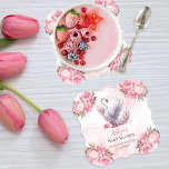 Dessous-de-verre En Papier Beau Swan rose Floral Baby shower fille<br><div class="desc">Découvrez le charme enchanteur de notre collection botanique "Beautiful Swan Pink Floral Girl Baby shower". Immergez-vous dans l'élégance d'un cygne capturé dans son moment le plus époustouflant, les ailes déployées et la queue jouée dans un affichage gracieux. De délicieuses fleurs roses ornent les quatre coins, entourant le cygne d'un hommage...</div>