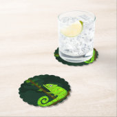 Dessous-de-verre En Papier Caméléon vert mignon (En situation)
