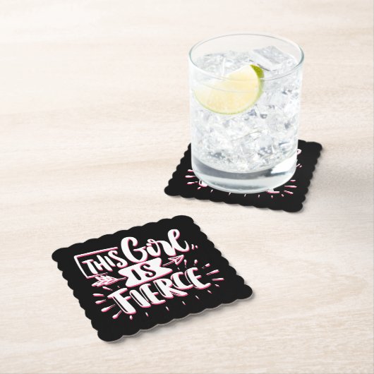 Dessous-de-verre En Papier Cette Fille Est L'Autonomisation De Fille Fierce (En situation)