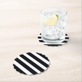 Dessous-de-verre En Papier Chic Élégant Moderne En Blancs Et Noirs (En situation)