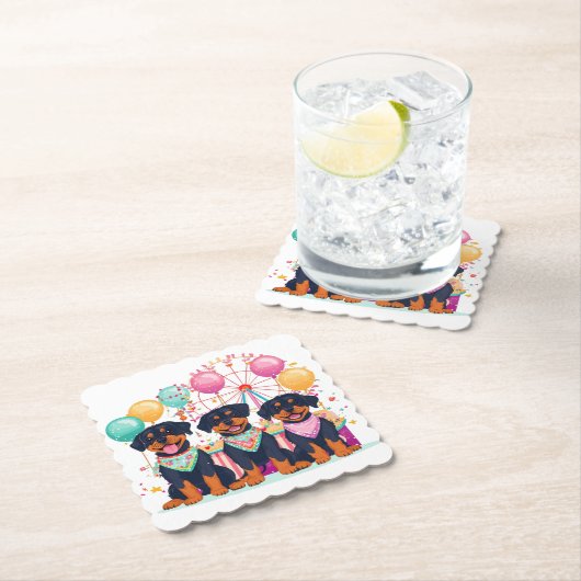 Dessous-de-verre En Papier Chiens Rottweiler À Un Carnaval (En situation)