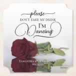 Dessous-de-verre En Papier Elégant Rose de Bourgogne ne prenez pas mon Mariag<br><div class="desc">Ce dessous de verre mariage est élégant, élégant et amusant ! Il présente une photo d'un seul rose bordeaux à long tige, marron ou couleur vin-rouge allongé sur son côté, miroir dans un bassin d'eau. Le texte dit : "S'il vous plaît ne prenez pas mon verre, je danse" écrit dans...</div>
