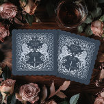 Dessous-de-verre En Papier Mariage d'épée médiévale Silver Blue Royal Lion<br><div class="desc">Ajoutez du charme royal à votre paysage de table ! Ces dessous de verre de mariage personnalisés sont dotés d'un majestueux lion et d'un design floral avec vos noms et monogramme, le tout en argent luxueux contre un arrière - plan bleu. Parfait pour une fête d'imaginaire médiévale avec une élégance...</div>