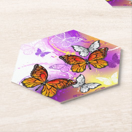 Dessous-de-verre En Papier Papillons Monarque sur Arrière - plan pourpre (Incliné)