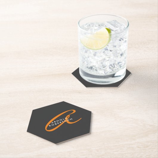 Dessous-de-verre En Papier Personnaliser Monogramme Gris clair Nom tendance i (En situation)