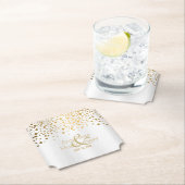 Dessous-de-verre En Papier Points Confetti Or Stylish sur Satin Blanc (En situation)