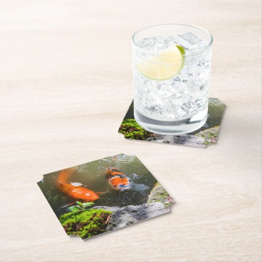 Dessous-de-verre En Papier Poisson Koi dans un étang (En situation)