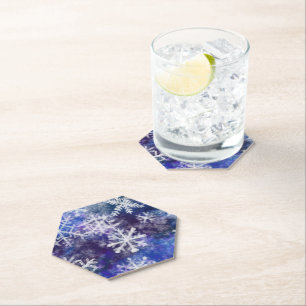 Dessous-de-verre En Papier Snowflakes avec arrière - plan bleu
