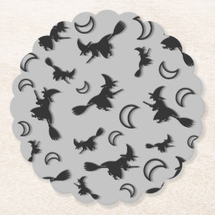 Dessous-de-verre En Papier Sorcière volante parmi la demi-lune à la nuit d'Ha