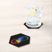 Dessous-de-verre En Papier Symbole d'infini avec plume arc-en-ciel (En situation)