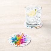 Dessous-de-verre En Papier Vibrant Rainbow Paint Splatter Explosion (En situation)