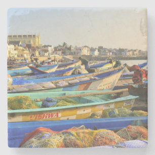 Dessous-de-verre En Pierre Bateaux en préparation pour la pêche, L'église de