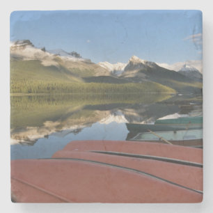 Dessous-de-verre En Pierre Bateaux stationnés au bord du lac Maligne,