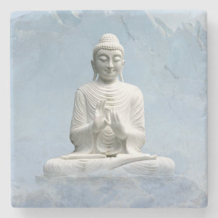 Dessous-de-verre En Pierre Bouddha dans les montagnes au-dessus des nuages