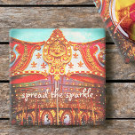 Dessous-de-verre En Pierre Carrousel Vintage or face Étaler l'étincelle<br><div class="desc">"Étalez le scintillement". Vous pouvez presque sentir la musique de la pièce-pa-pa-pa, les symboles écrasants, ainsi que le mouvement haut et bas et rond et rond du manège-aller chaque fois que vous vous détendez avec votre boisson préférée en utilisant ce dessous de verre en or et carrousel rouge gros-up face...</div>