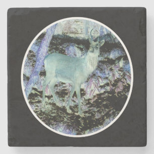 Dessous-de-verre En Pierre Cerf élève rouge inquiétant Scène sombre de la for