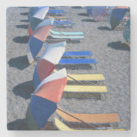 Chaises vides sur la plage