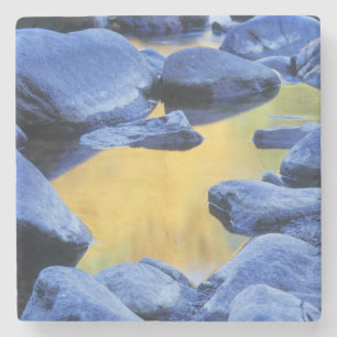 Dessous-de-verre En Pierre Couleurs d'automne reflétées dans un bassin peu pr