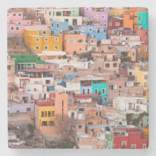 Dessous-de-verre En Pierre Des maisons colorées sur la colline