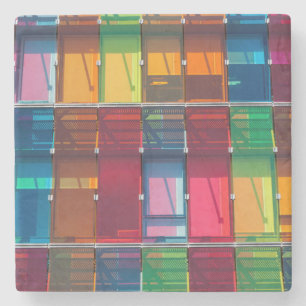 Dessous-de-verre En Pierre Détail d'un bâtiment commercial multicolore