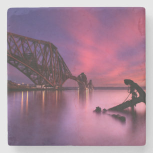 Dessous-de-verre En Pierre En avant pont en rail au coucher du soleil