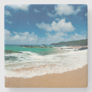 Dessous-de-verre En Pierre États-Unis, Kauai, Hawaï. Une femme se promène sur
