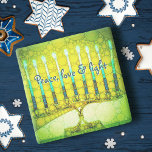 Dessous-de-verre En Pierre Green Hanoukka Menorah Peace Love Script<br><div class="desc">"Paix, amour et lumière." Une photo de fond d'une menorah d'art colorée, verte et jaune vous permet de vivre les vacances d'Hanoukka dans le style. Sentez la chaleur et la joie de la saison des Fêtes chaque fois que vous vous détendez avec votre boisson préférée sur ce dessous de verre...</div>
