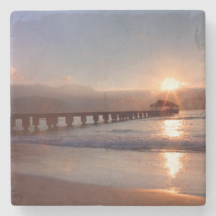 Dessous-de-verre En Pierre Jetée de plage au coucher du soleil, Hawaï