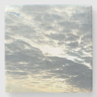 Dessous-de-verre En Pierre Lever De Soleil Au-Dessus Du Lac Aux Nuages Cumulu