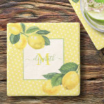 Dessous-de-verre En Pierre Monogramme rustique pays citron aquarelle pois<br><div class="desc">Détendez-vous avec votre boisson préférée et protégez votre mobilier avec ce beau dessous de verre en pierre monogramme, chic, simple, moderne et personnalisé. Fraîches, rustiques, citrons d'aquarelle de campagne et feuilles verts, ainsi que la typographie manuscrite verte gazon, recouvrent des pois blancs sur un arrière - plan jaune clair. Personnalisez...</div>