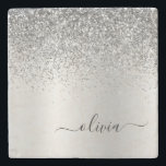 Dessous-de-verre En Pierre Parties scintillant Argent Brossé Fille Nom du mon<br><div class="desc">Argent Faux Foil Parties scintillant à étincelle métallique broyée Monogramme Nom Carrelage en pierre Cela rend la remise de diplômes parfaite,  doux 16 ans,  mariage,  douche nuptiale,  anniversaire,  baby shower ou cadeau de fête de bachelorette pour quelqu'un qui aime le luxe glam et les styles chic.</div>
