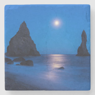 Dessous-de-verre En Pierre Reflet du lever de lune sur l'océan et les stacks