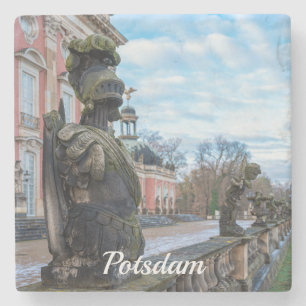 Dessous-de-verre En Pierre Statues de chevalier en pierre près du palais à Po