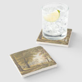 Dessous-de-verre En Pierre Un sentier forestier avec randonneur en automne (Côté)