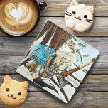 Dessous-de-verre En Verre Chat viking et dragon bleu<br><div class="desc">Le chat norvégien de la forêt assis près d'un arbre avec un dragon bleu assis dans un casque de bouteille. Neige autour d'eux,  épée et hache viking avec eux.</div>