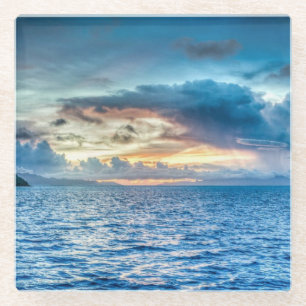 Dessous-de-verre En Verre Ciel nuageux sur la côte océanique de Bora Bora