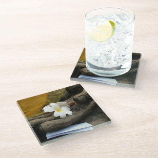 Dessous-de-verre En Verre Dans la main de Bouddha