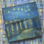 Dessous-de-verre En Verre Dessous de verre en verre - "Starry Night Rhone" -<br><div class="desc">Une image de "Starry Night Over the Rhone" (1888) de Vincent van Gogh est présentée sur ce Dessous de verre en verre carré. ► L'image ne peut pas être supprimée ou remplacée. ► Customisez/personnalisez en ajoutant du texte personnalisé dans votre choix de police (style, couleur, taille), ou une image ou...</div>