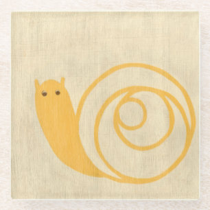 Dessous-de-verre En Verre Escargot jaune sur l'arrière - plan crème