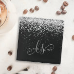 Dessous-de-verre En Verre Glam Black Silver Parties scintillant Nom du monog<br><div class="desc">Parties scintillant en argent noir verre Elégant Dessous de verre en verre Monogramme. Personnalisez facilement ce dessous de verre en verre chic et branché,  doté d'une élégante parties scintillant brillante argentée sur un arrière - plan noir. Le design comprend votre monogramme manuscrit avec de jolis tourbillons et votre nom.</div>