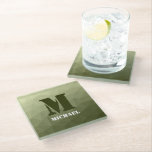 Dessous-de-verre En Verre Motif de maille géométrique vert clair de l'armée<br><div class="desc">Monogramme Personnalisez avec votre initiale et votre nom personnalisés. Militaire dégradé géométrique maillage motif triangles ombre. Triangle maillage géométrique avec dégradé vert foncé clair. militaire,  armée,  motif,  ombre,  maillage,  triangles,  géométrie,  dégradé,  cool,  triangle,  vert</div>