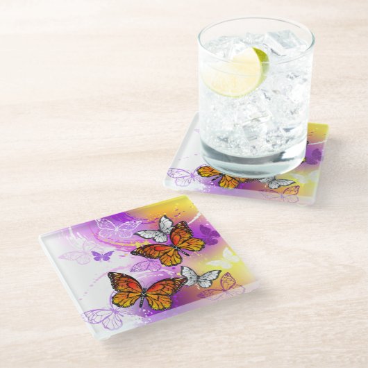 Dessous-de-verre En Verre Papillons Monarque sur Arrière - plan pourpre (Incliné)
