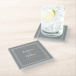 Dessous-de-verre En Verre Personnalisé gris blanc Mariage mariée Groom moder<br><div class="desc">Les jeunes mariés adoreront ce dessous de verre simple, minimaliste et chic aux pieds de verre, au design moderne avec une bordure double encadrée en blanc immaculé sur un arrière - plan gris ultime et tendance. Ce design simple et moderne offre une sophistication classique et intemporelle. Personnalisez les noms des...</div>