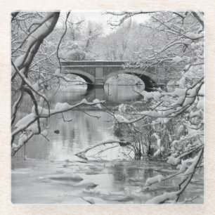 Dessous-de-verre En Verre Pont de voûte au-dessus de rivière congelée en
