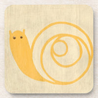 Escargot jaune sur Arrière - plan crème