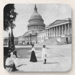 Dessous-de-verre Extérieur du bâtiment de capitol avec des femmes