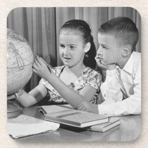 Dessous-de-verre Globe de visionnement de garçon et de fille